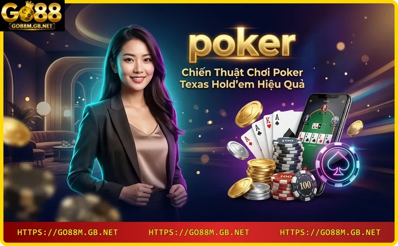 Bàn poker Texas Hold'em với bài và chip tại Go88